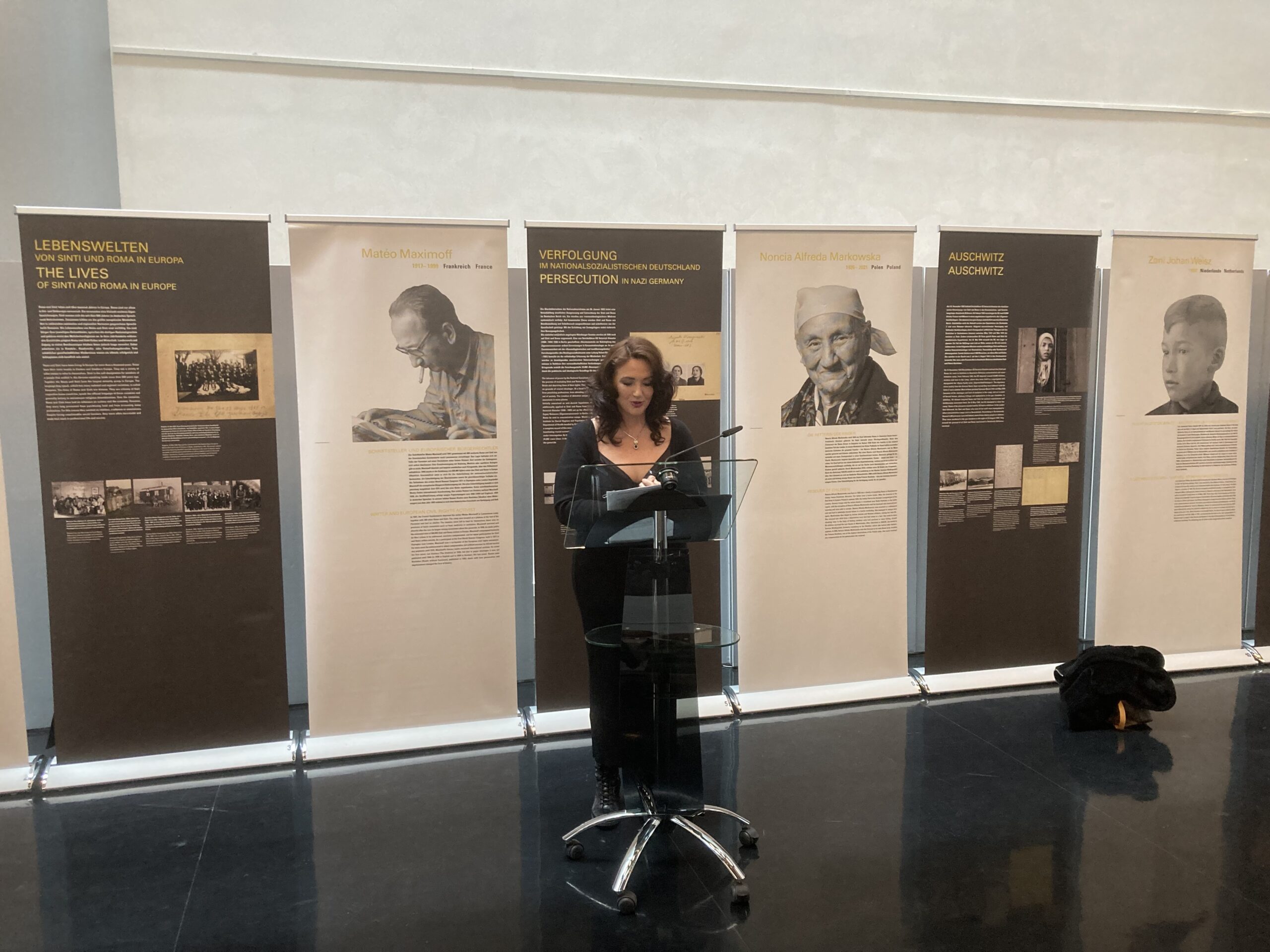 Erste Ausstellung über die „vergessenen Opfer“ des Holocaust im  Europäischen Parlament - VDSR BW